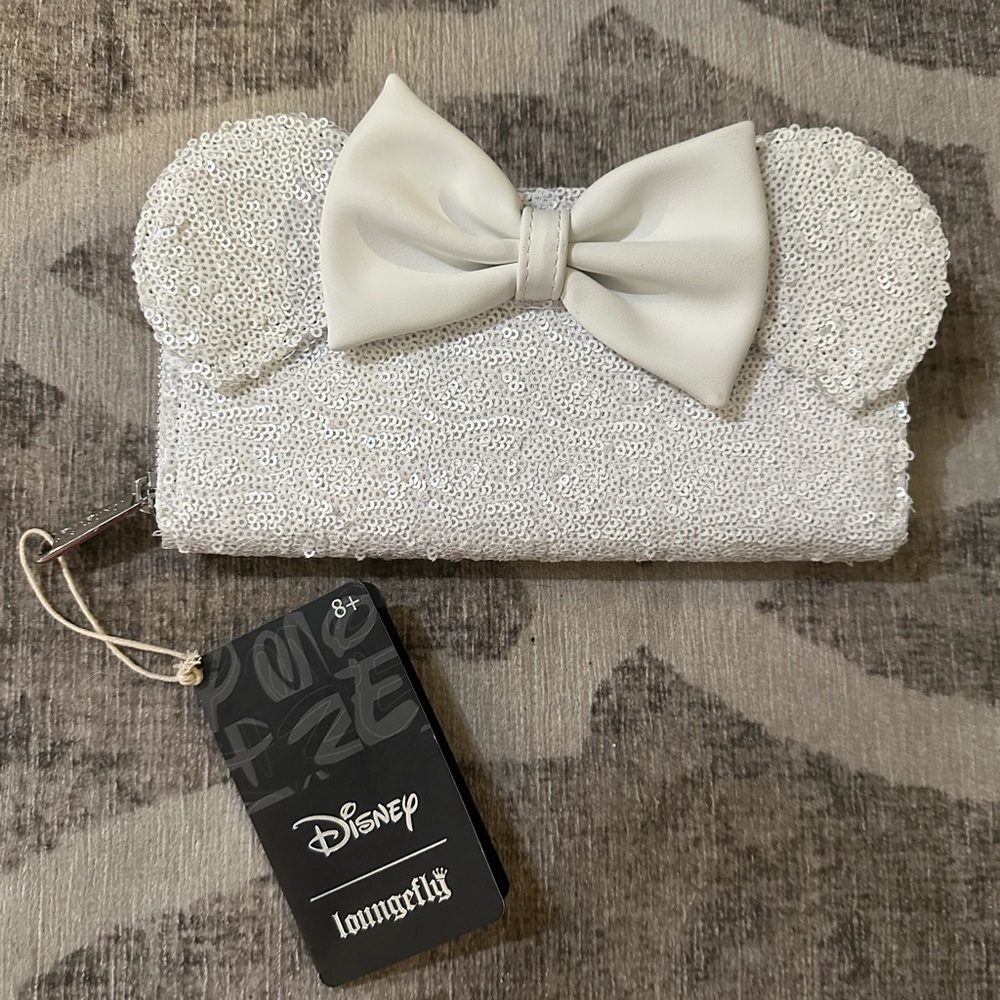 Loungefly Minnie Mouse Wedding Wallet with sequins and Bow NWT